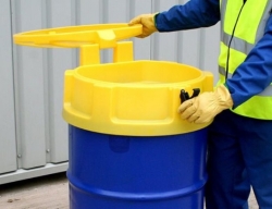 Entonnoir pour fût avec couvercle et grenouillère de fermeture