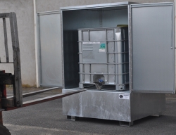 Abri de stockage avec bac de rétention acier caréné pour 1 cubitainer